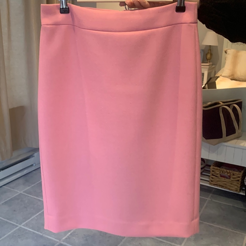 Lined wool pink pencil skirt